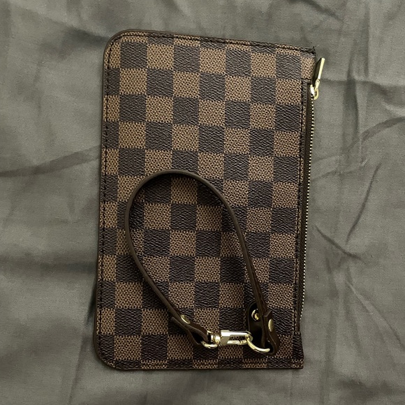 Checkered Wallet - Picture 2 of 3